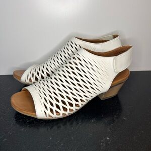 Bueno Women's White Mesh Cutout Sandals